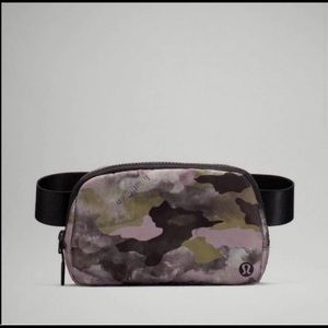 Lululemon Everywhere Belt Bag - Heritage Camo Wash Juniper Green Multi